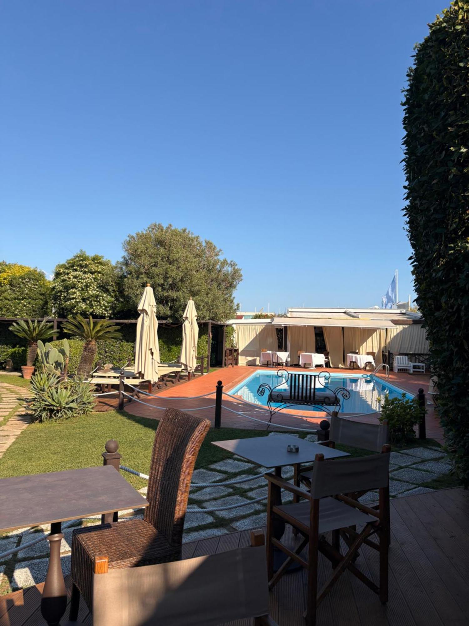 Hotel Atlantic Marina Di Carrara Εξωτερικό φωτογραφία