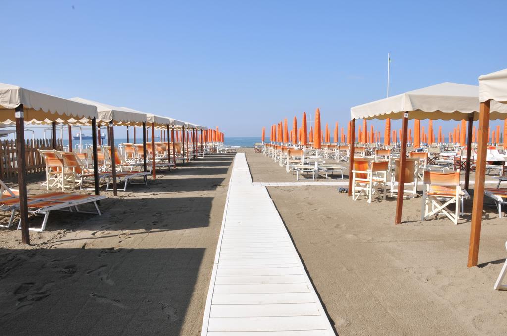Hotel Atlantic Marina Di Carrara Εξωτερικό φωτογραφία