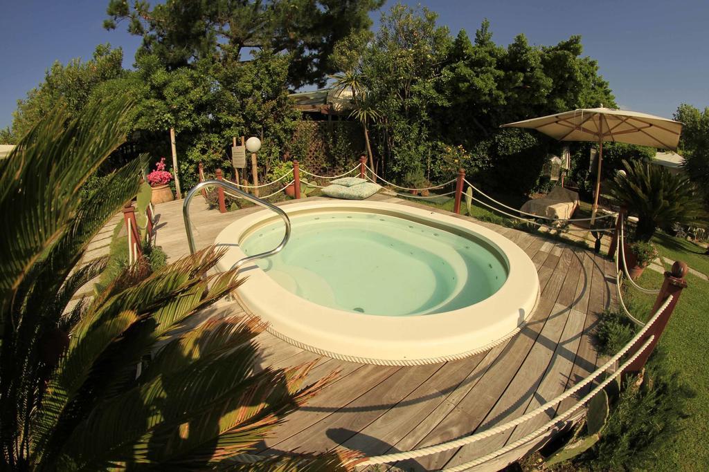 Hotel Atlantic Marina Di Carrara Εξωτερικό φωτογραφία